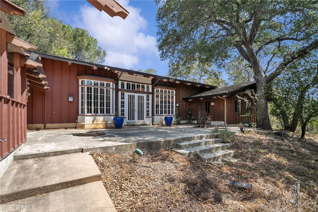 677 N Deodar Property Photo 22