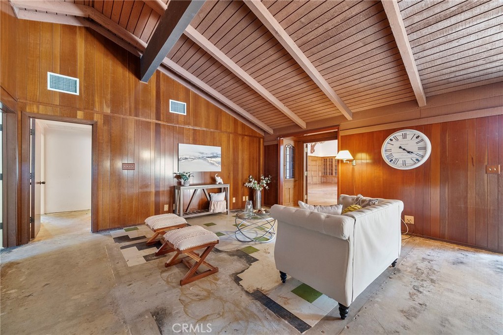 677 N Deodar Property Photo 23