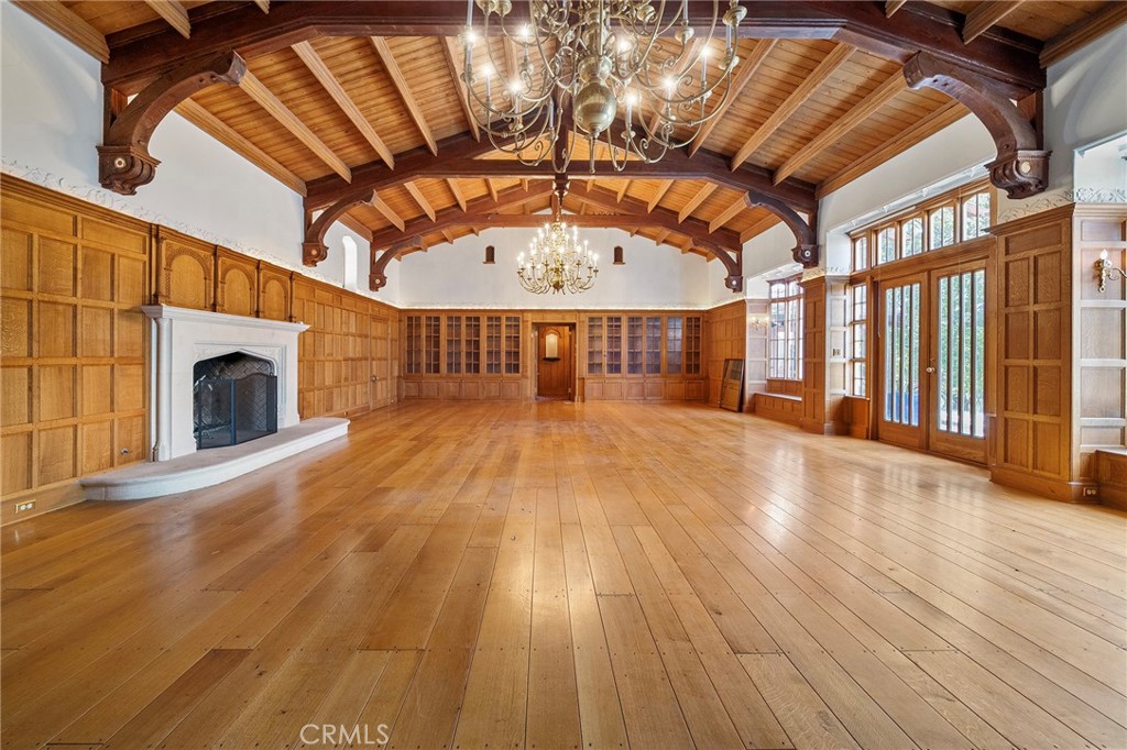 677 N Deodar Property Photo 25