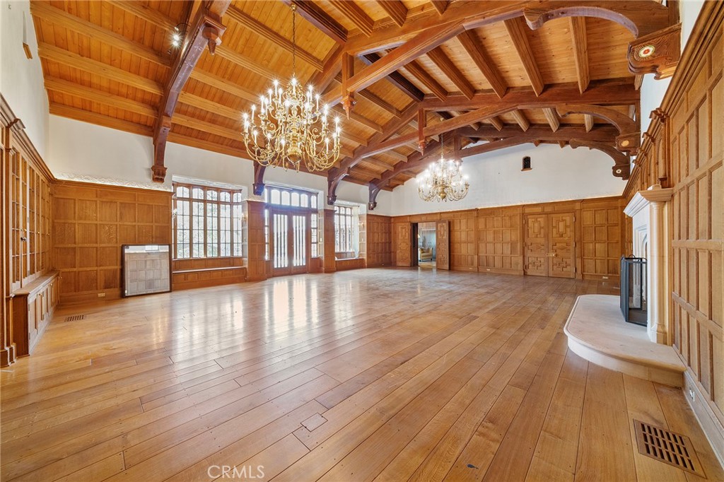 677 N Deodar Property Photo 27