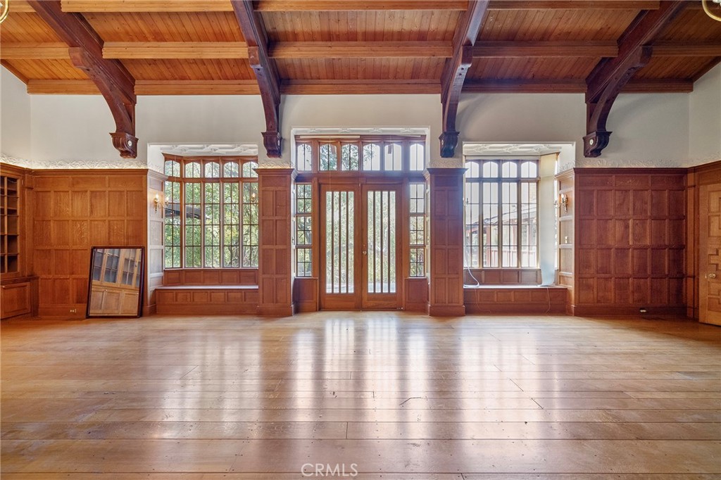 677 N Deodar Property Photo 28