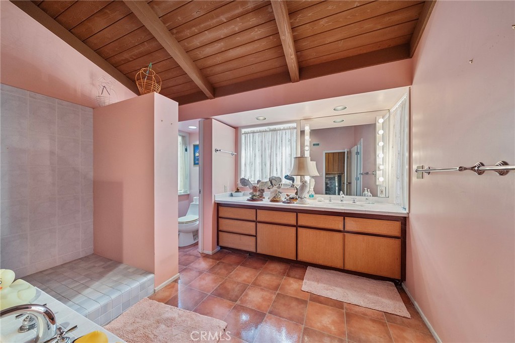 677 N Deodar Property Photo 36