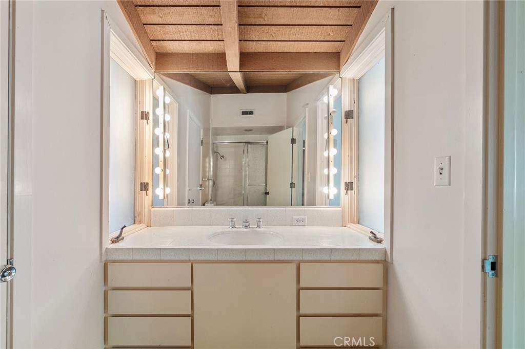677 N Deodar Property Photo 40