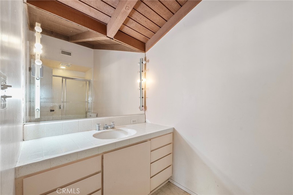 677 N Deodar Property Photo 43
