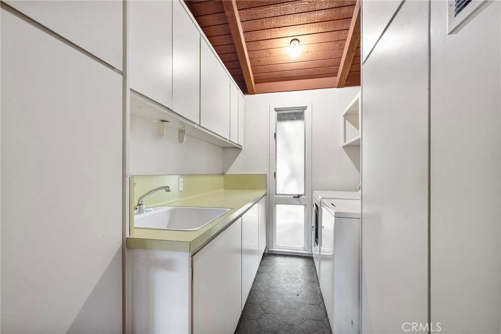 677 N Deodar Property Photo 44