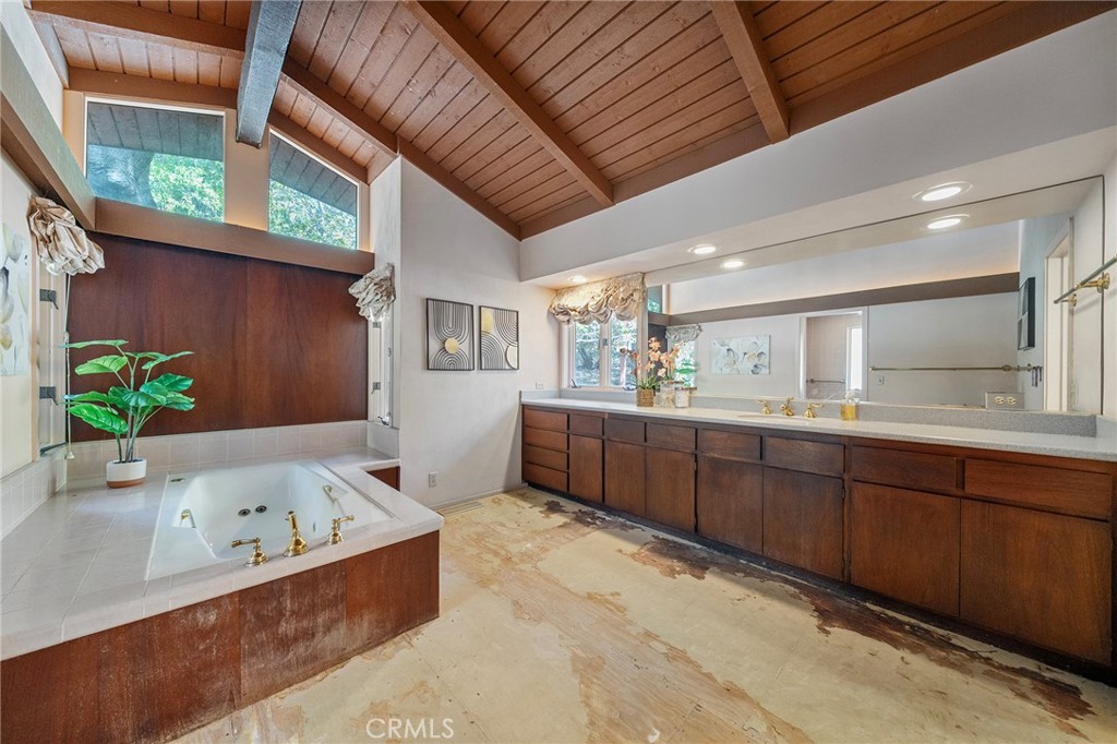 677 N Deodar Property Photo 56