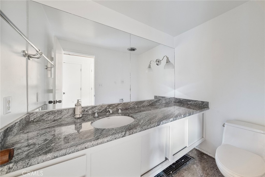 677 N Deodar Property Photo 58