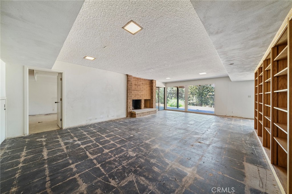 677 N Deodar Property Photo 59