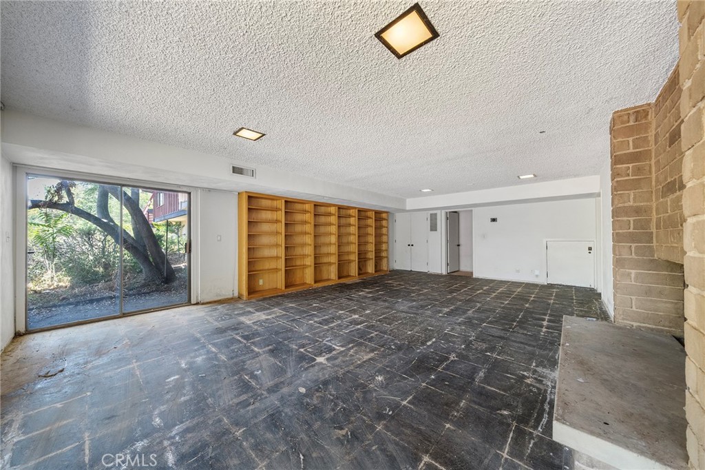 677 N Deodar Property Photo 60