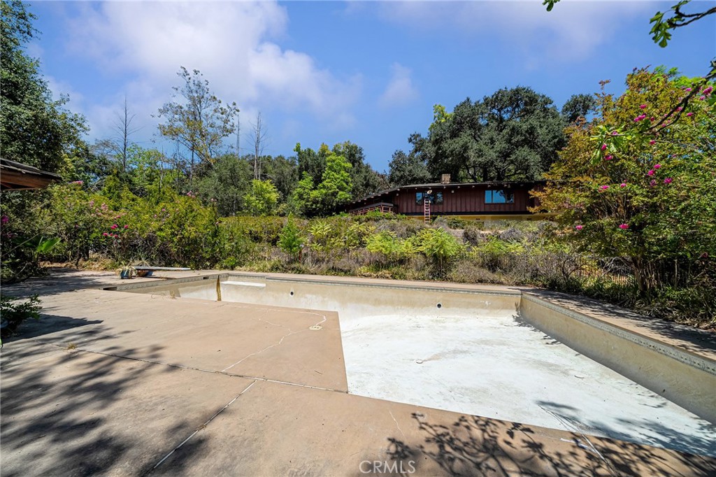 677 N Deodar Property Photo 64