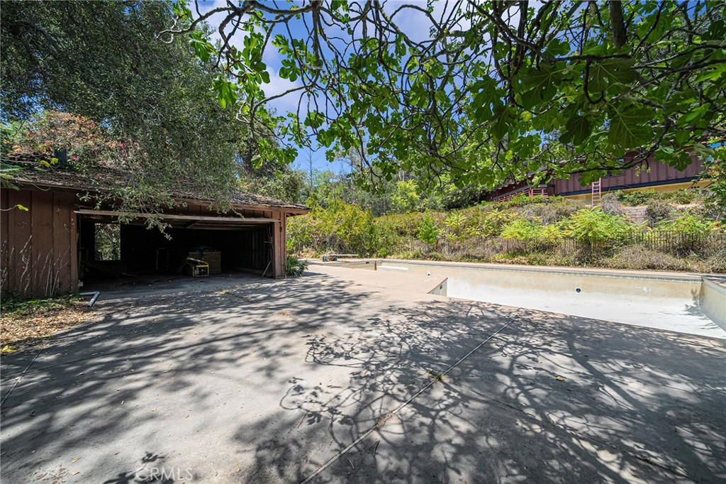 677 N Deodar Property Photo 65