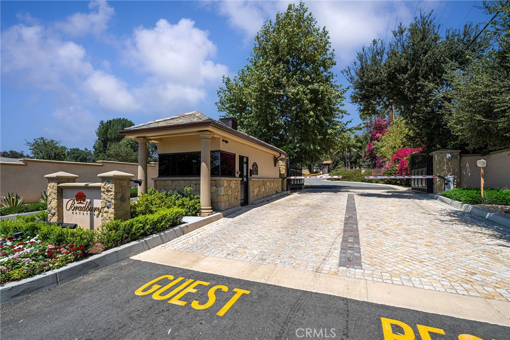 677 N Deodar Property Photo 73