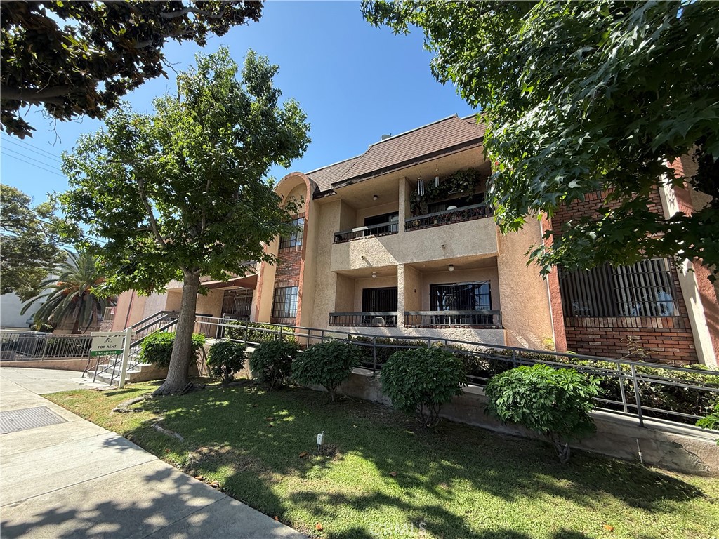 211 Magnolia Avenue 106 Property Photo 1
