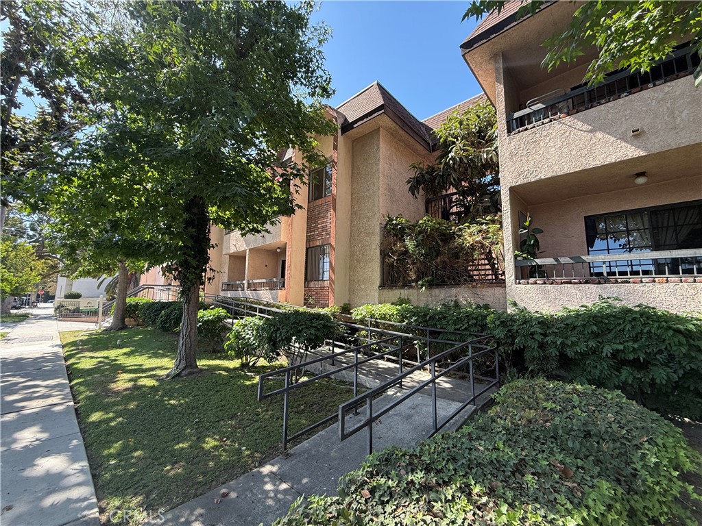 211 Magnolia Avenue 106 Property Photo 6