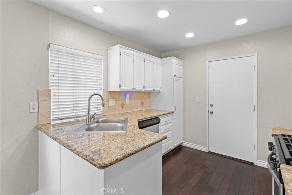 11236 Alencon Property Photo 8