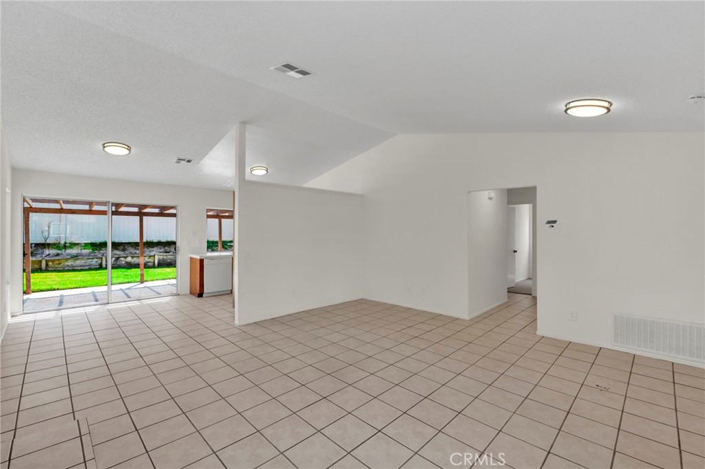 11311 Redwood Court Property Photo 6