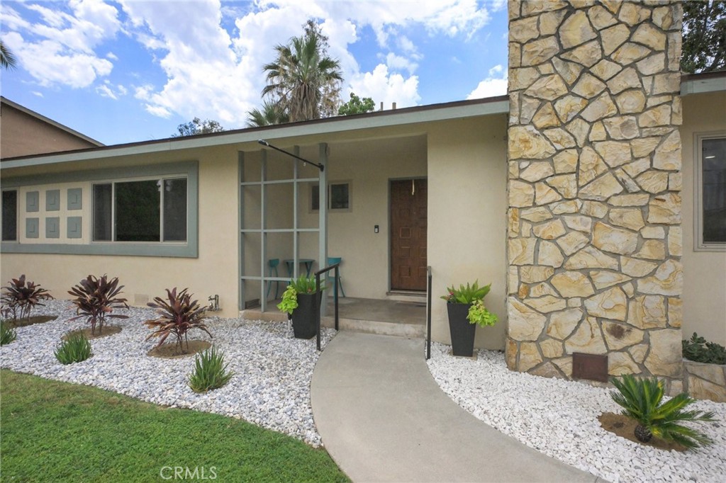 414 Via Vista Drive Property Photo 3