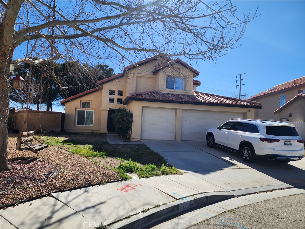 1846 E Milling Property Photo 1