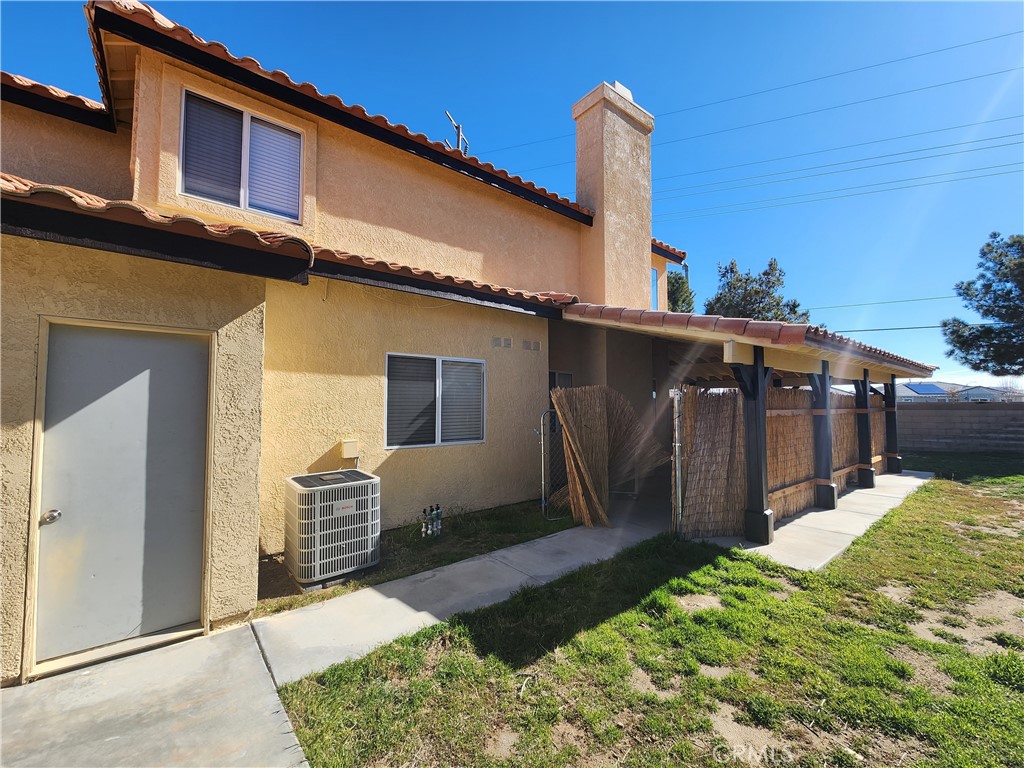 1846 E Milling Property Photo 2