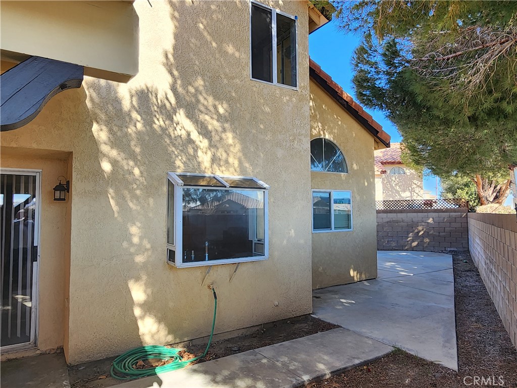 1846 E Milling Property Photo 4