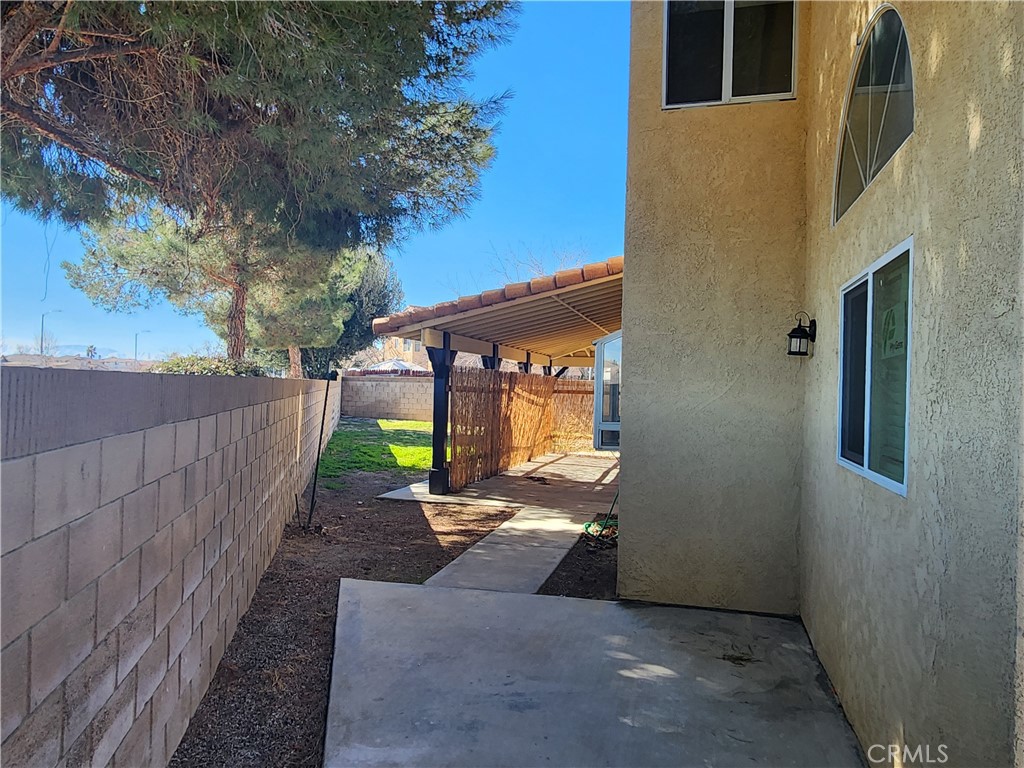 1846 E Milling Property Photo 5