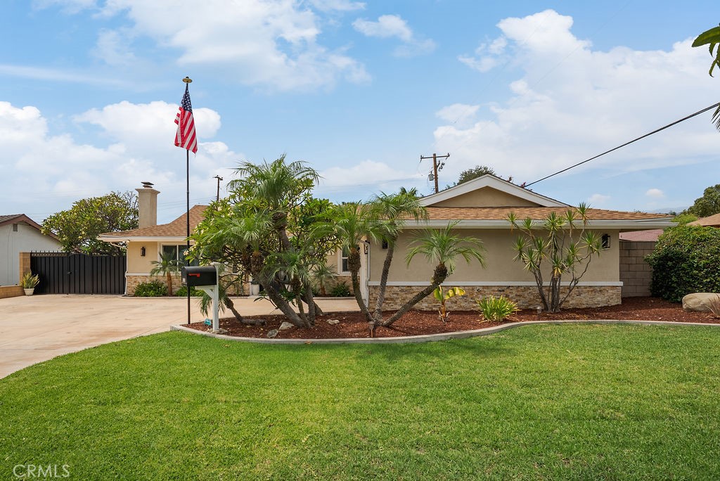 203 S Elwood Property Photo 4