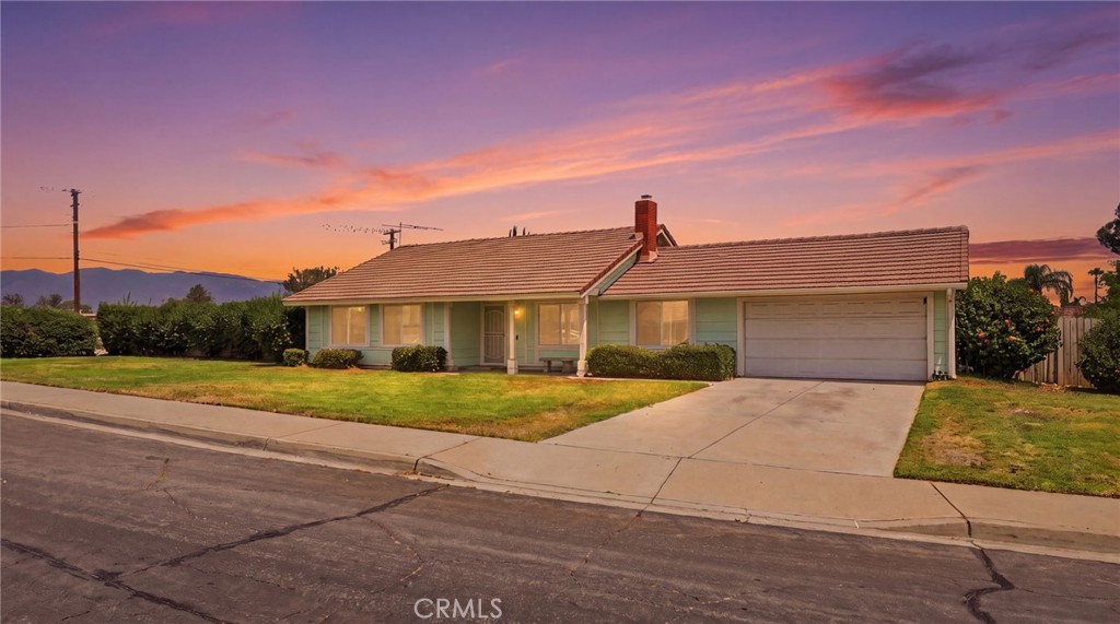 1181 Camphor Property Photo 2