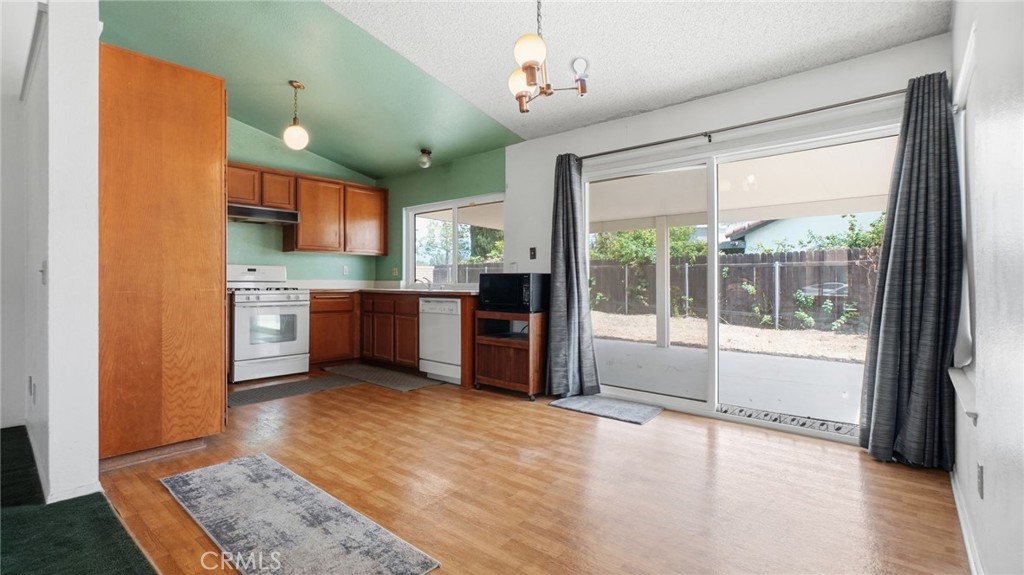 1181 Camphor Property Photo 9