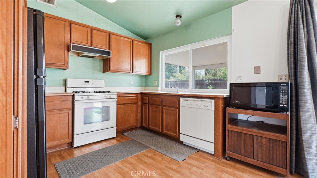1181 Camphor Property Photo 10