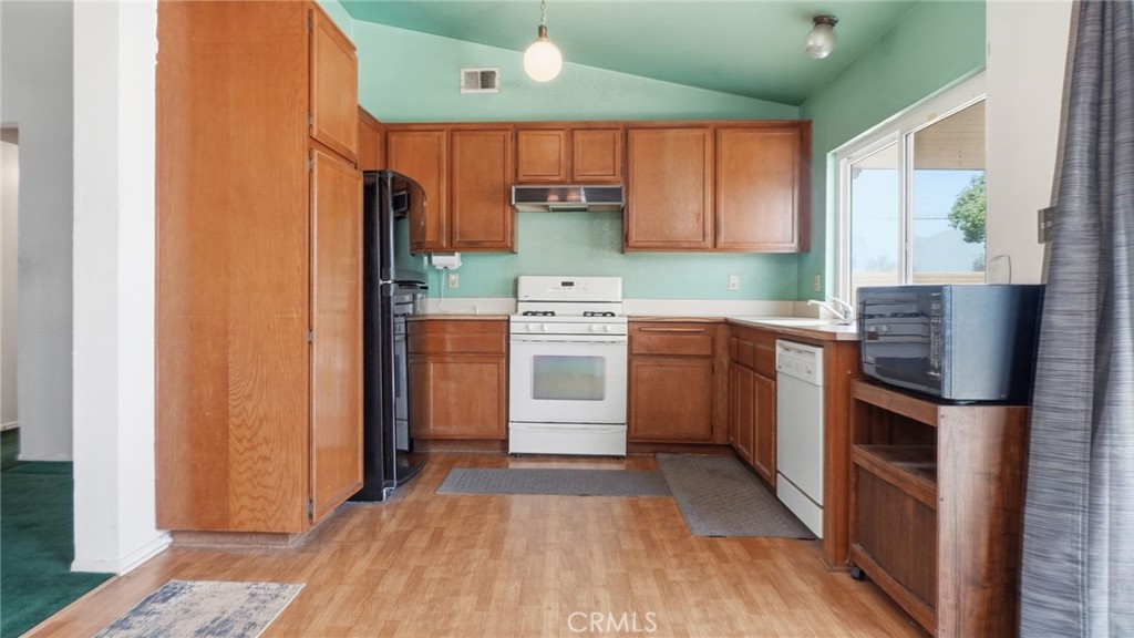 1181 Camphor Property Photo 11
