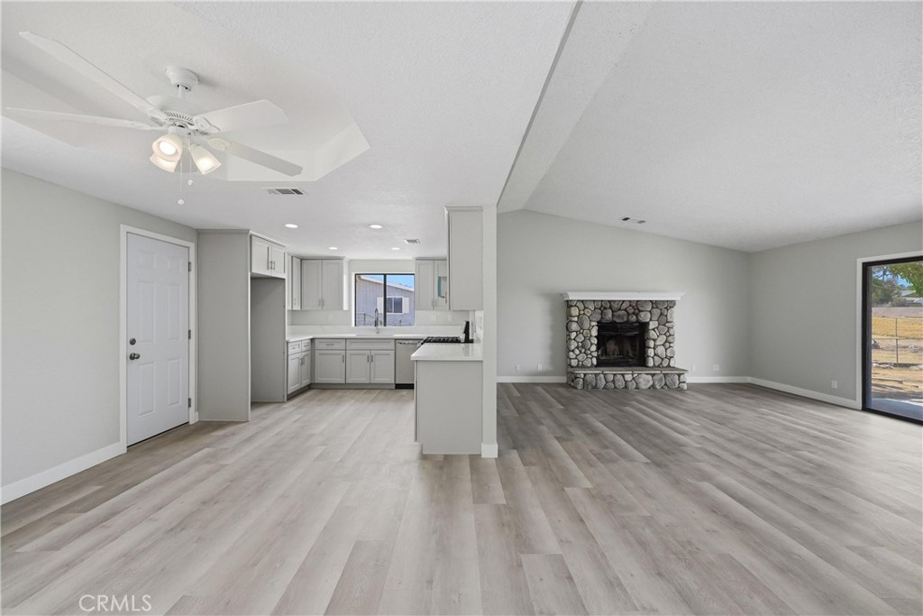 18358 Catalpa Property Photo 7