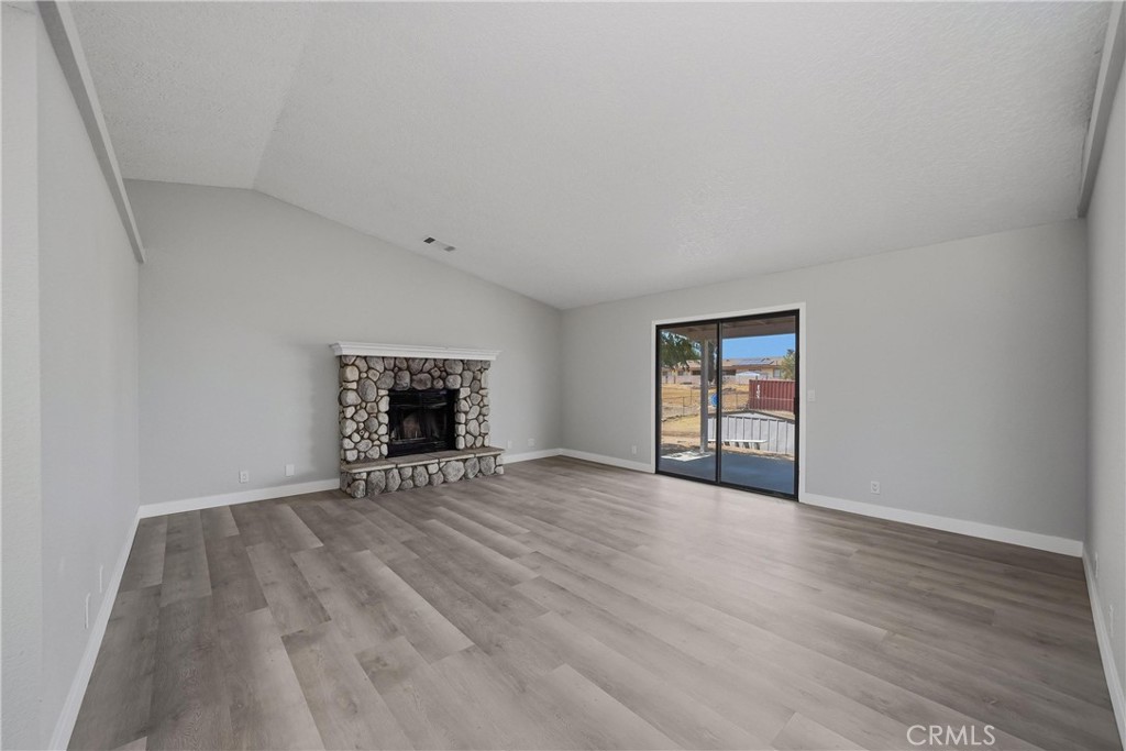 18358 Catalpa Property Photo 8