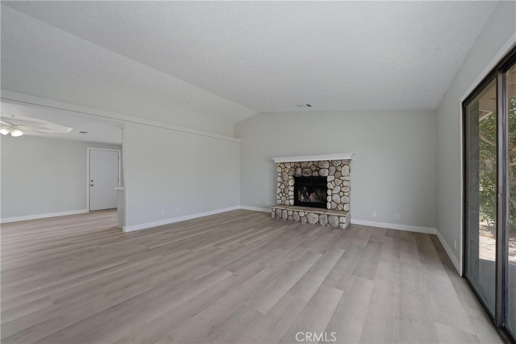 18358 Catalpa Property Photo 9