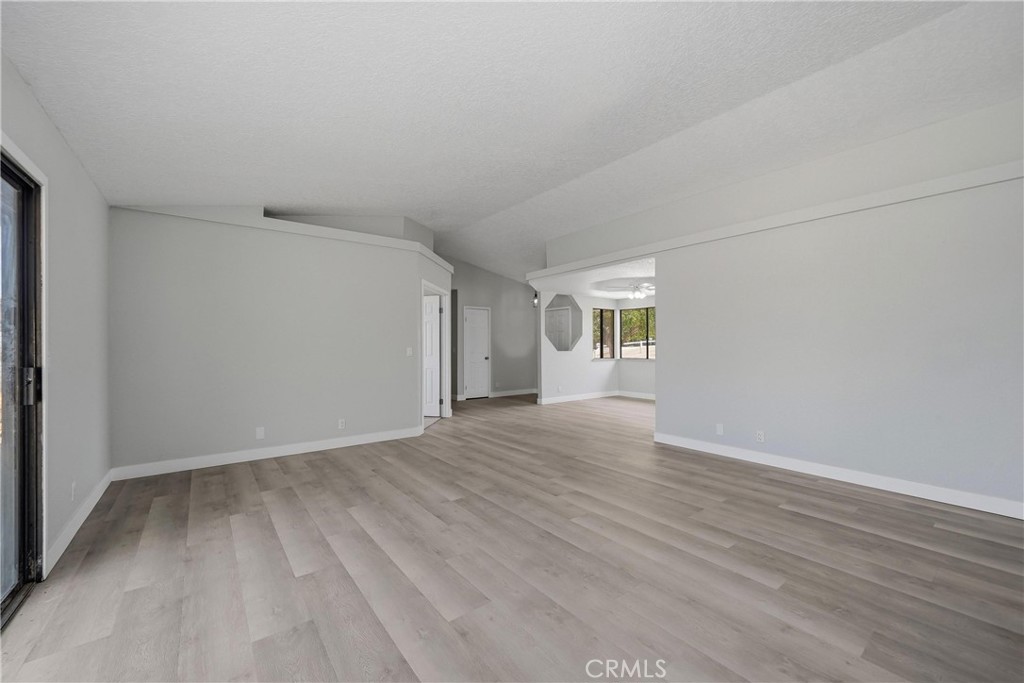 18358 Catalpa Property Photo 10