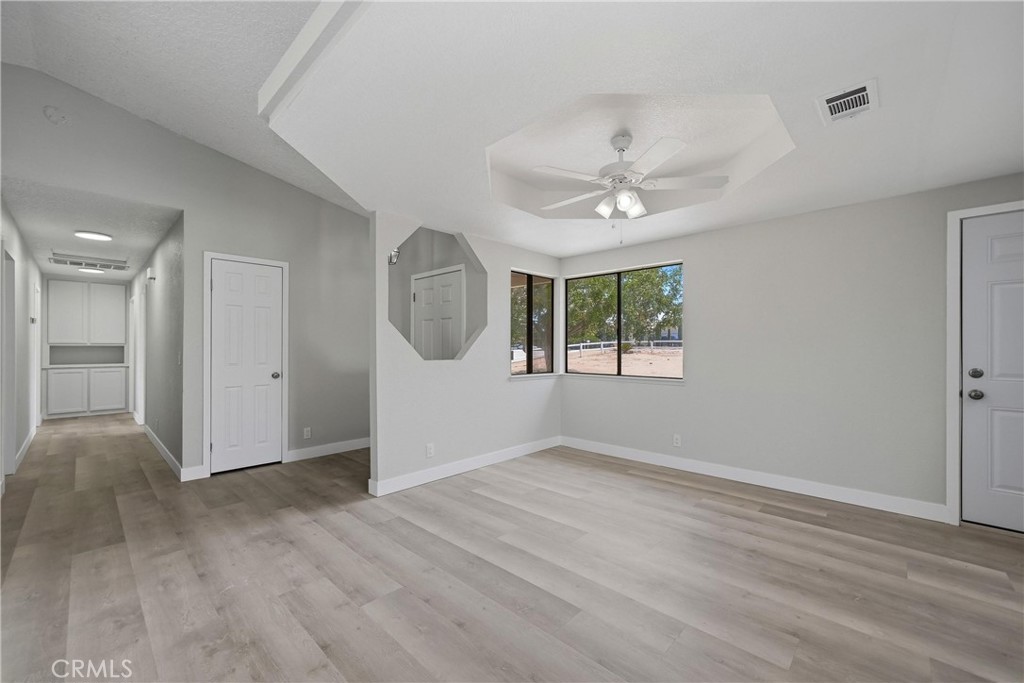 18358 Catalpa Property Photo 11