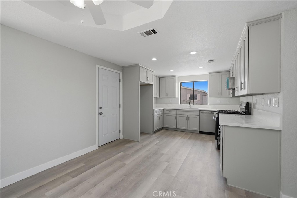 18358 Catalpa Property Photo 12