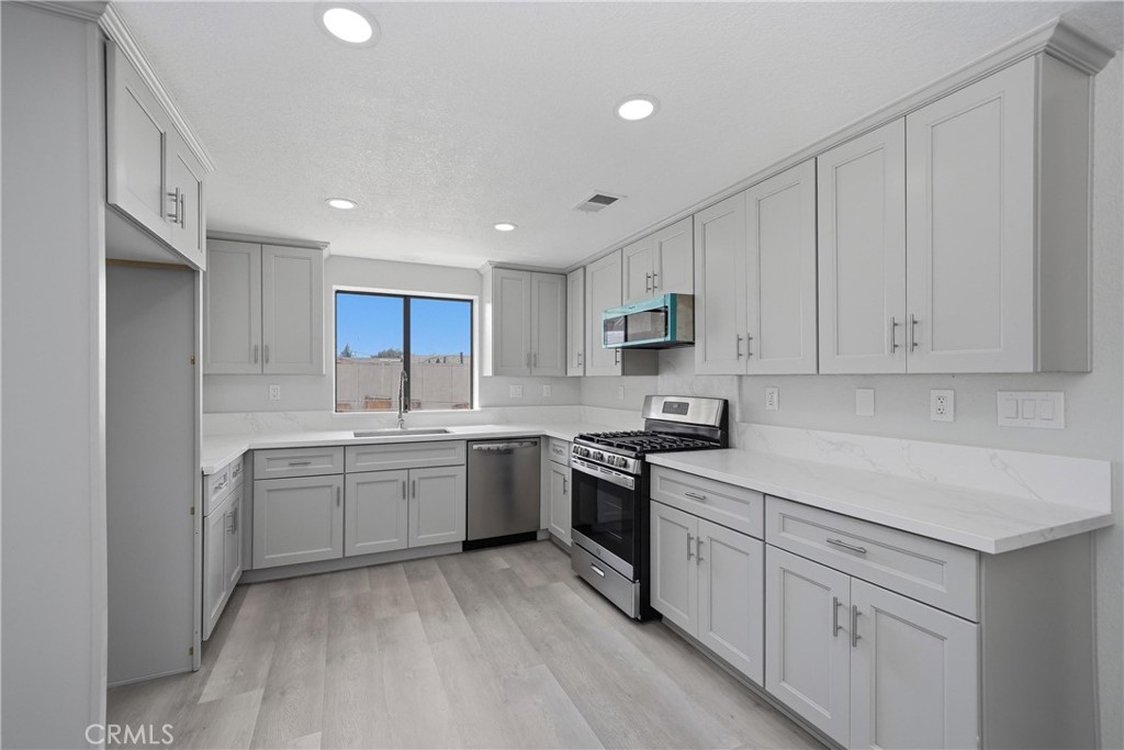 18358 Catalpa Property Photo 14