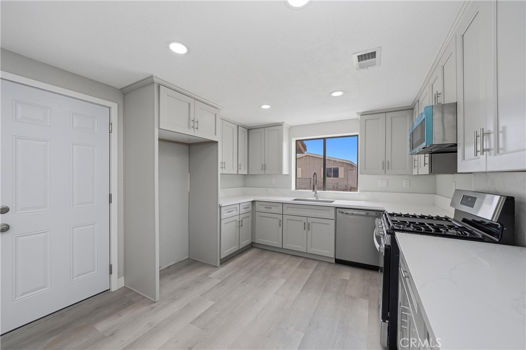 18358 Catalpa Property Photo 15