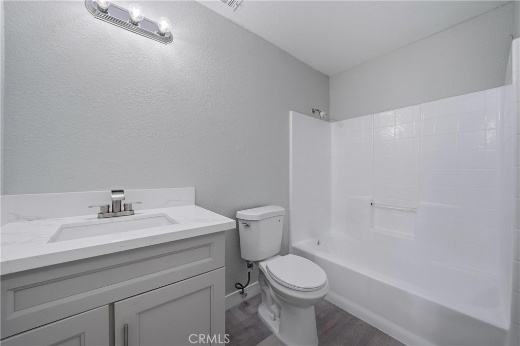 18358 Catalpa Property Photo 20