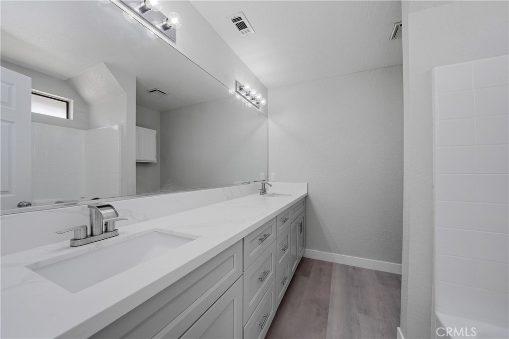 18358 Catalpa Property Photo 28