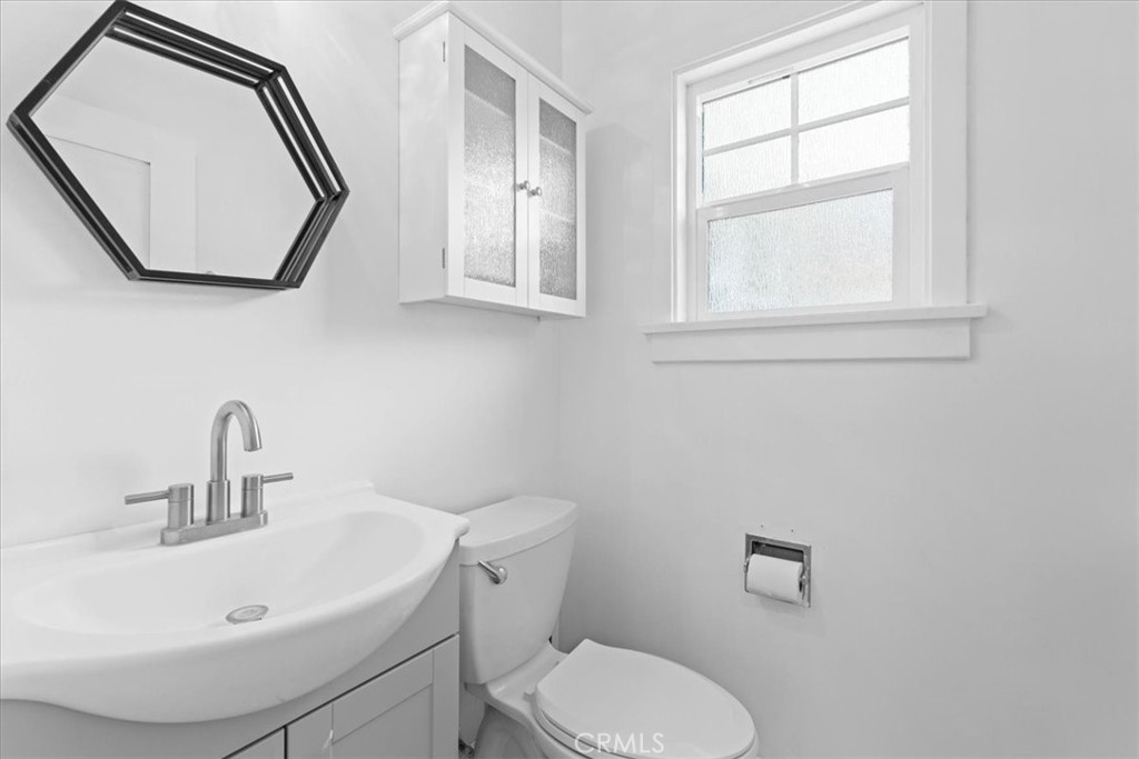 765 W 22nd Street Property Photo 31