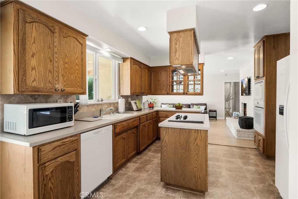 698 Wellesley Property Photo 12