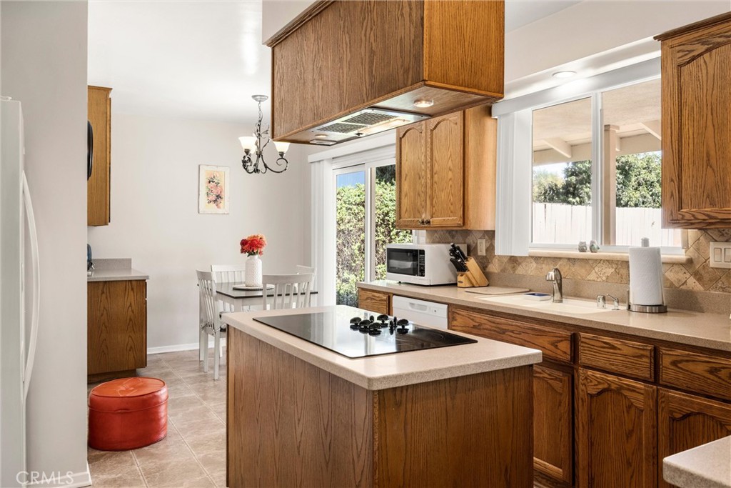 698 Wellesley Property Photo 13
