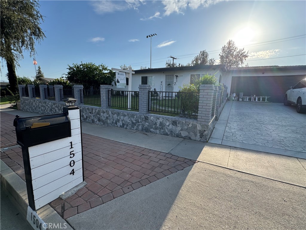 1504 Eucalyptus Property Photo 4