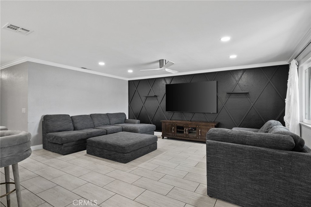 9954 Albany Property Photo 5