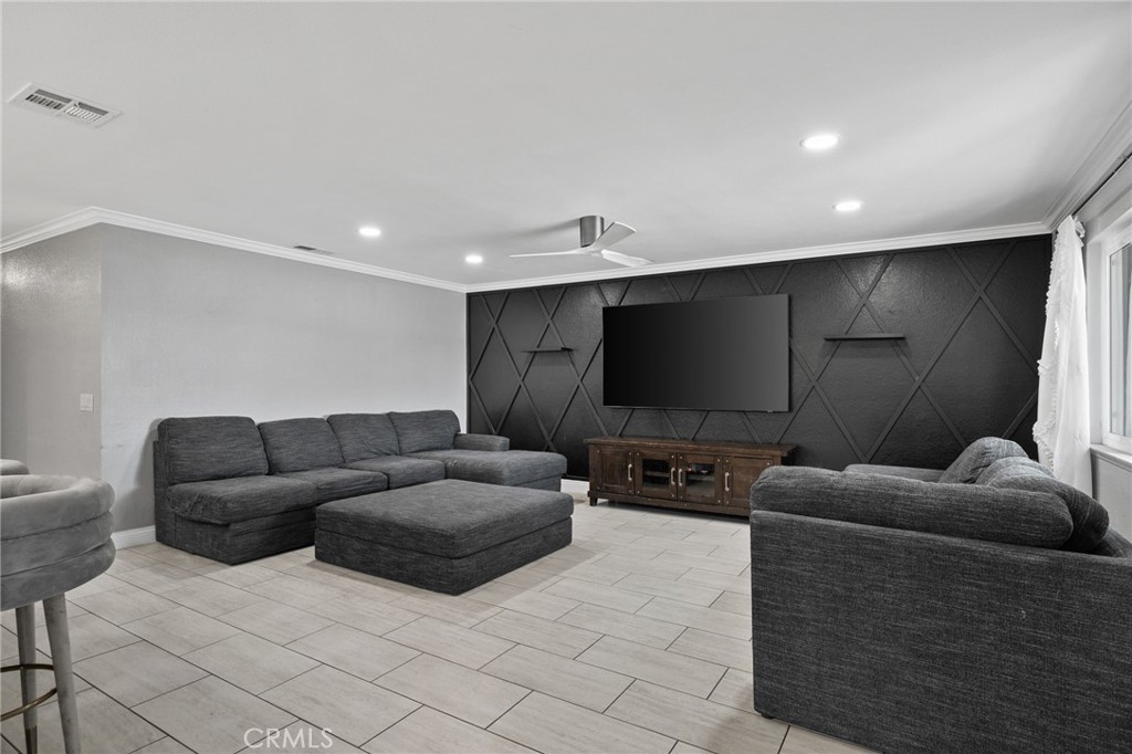 9954 Albany Property Photo 5
