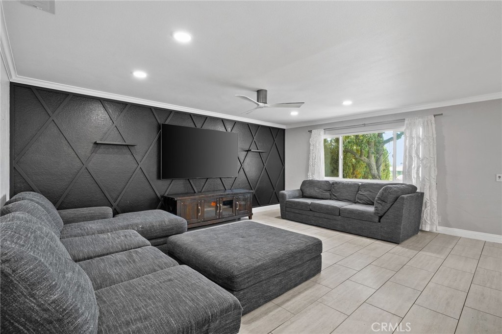 9954 Albany Property Photo 6