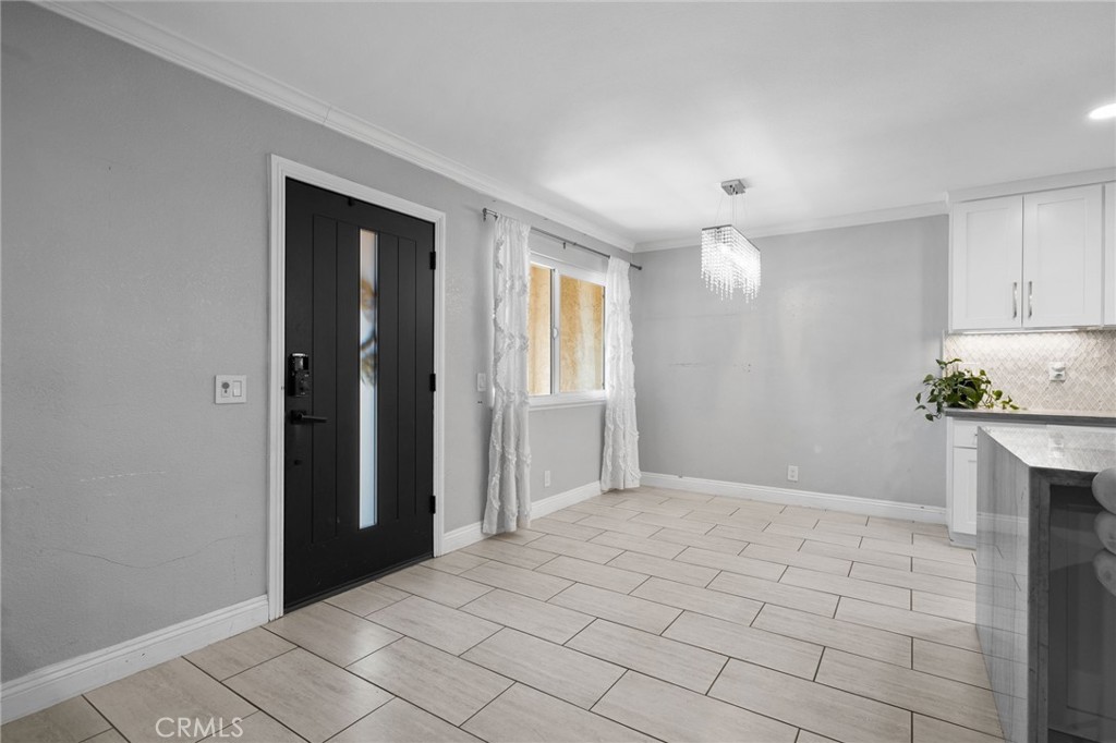 9954 Albany Property Photo 8