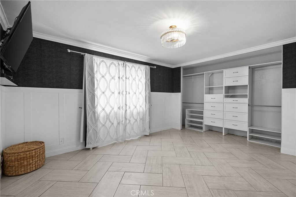9954 Albany Property Photo 13