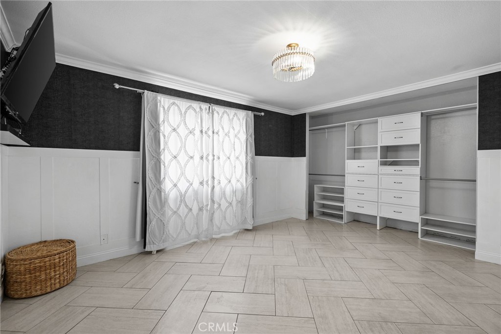 9954 Albany Property Photo 13
